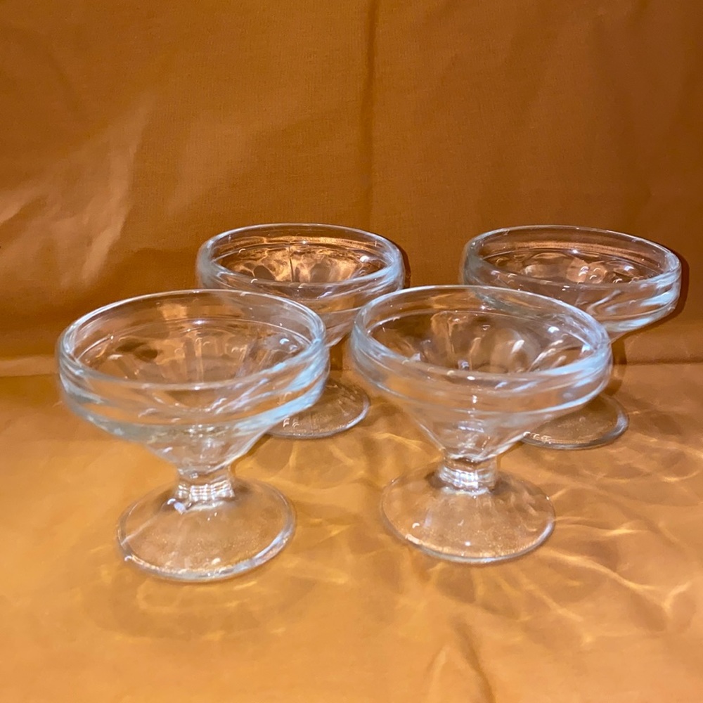 Vintage 1950’s ice cream cup set of 4 about 3.3” tall
